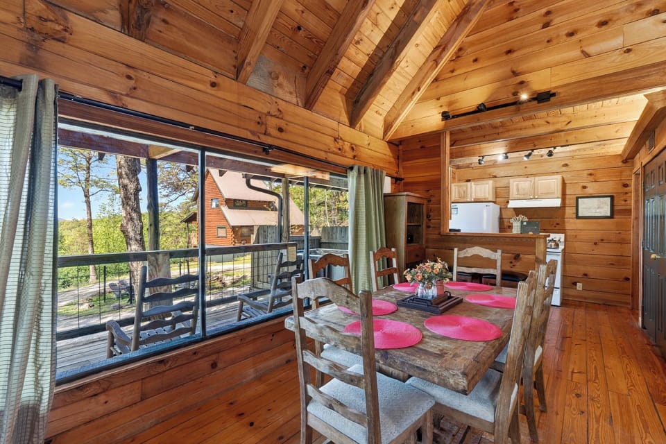 Dine with a view—this cozy table is perfectly positioned to take in sweeping mountain scenery through expansive windows. (Elijah's Cabin)