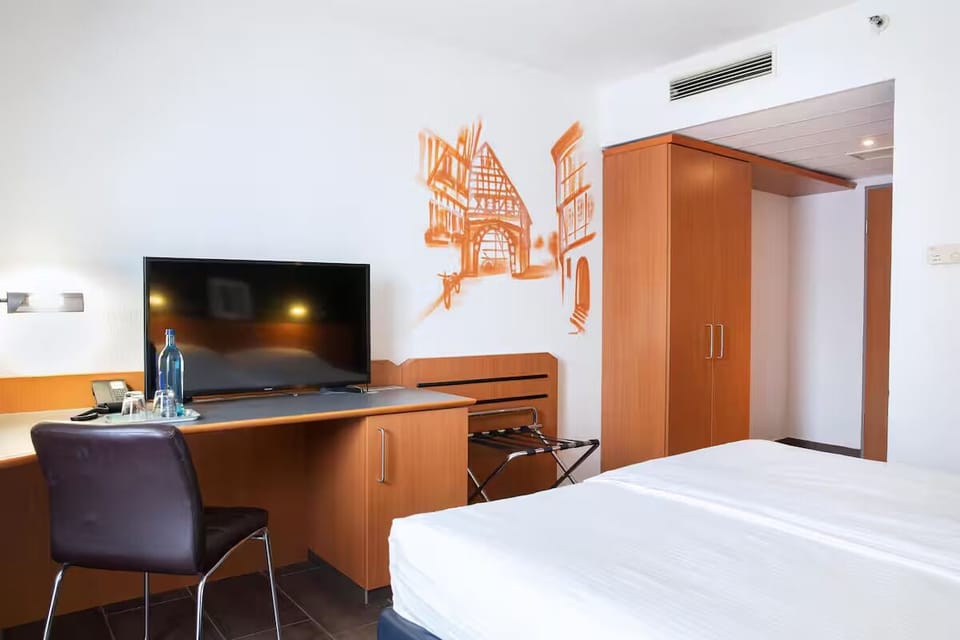 Kick back with in-room entertainment and easy luggage storage.