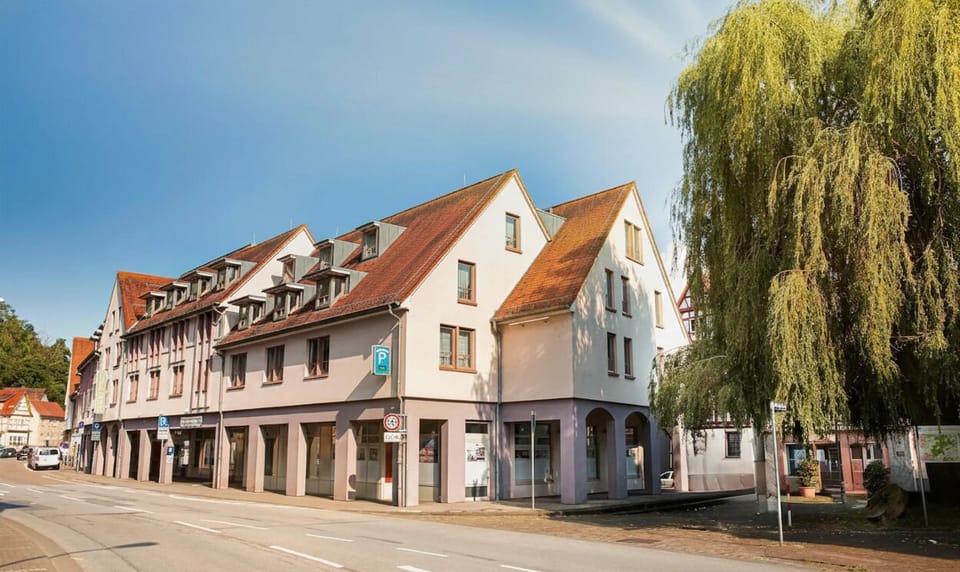 Arrive with ease to a bright, central, inviting streetscape.
