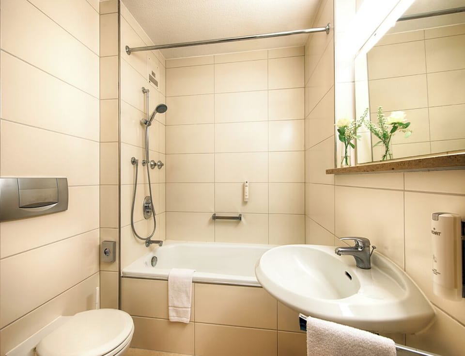 Refresh with a soothing bath and spotless, bright finishes.