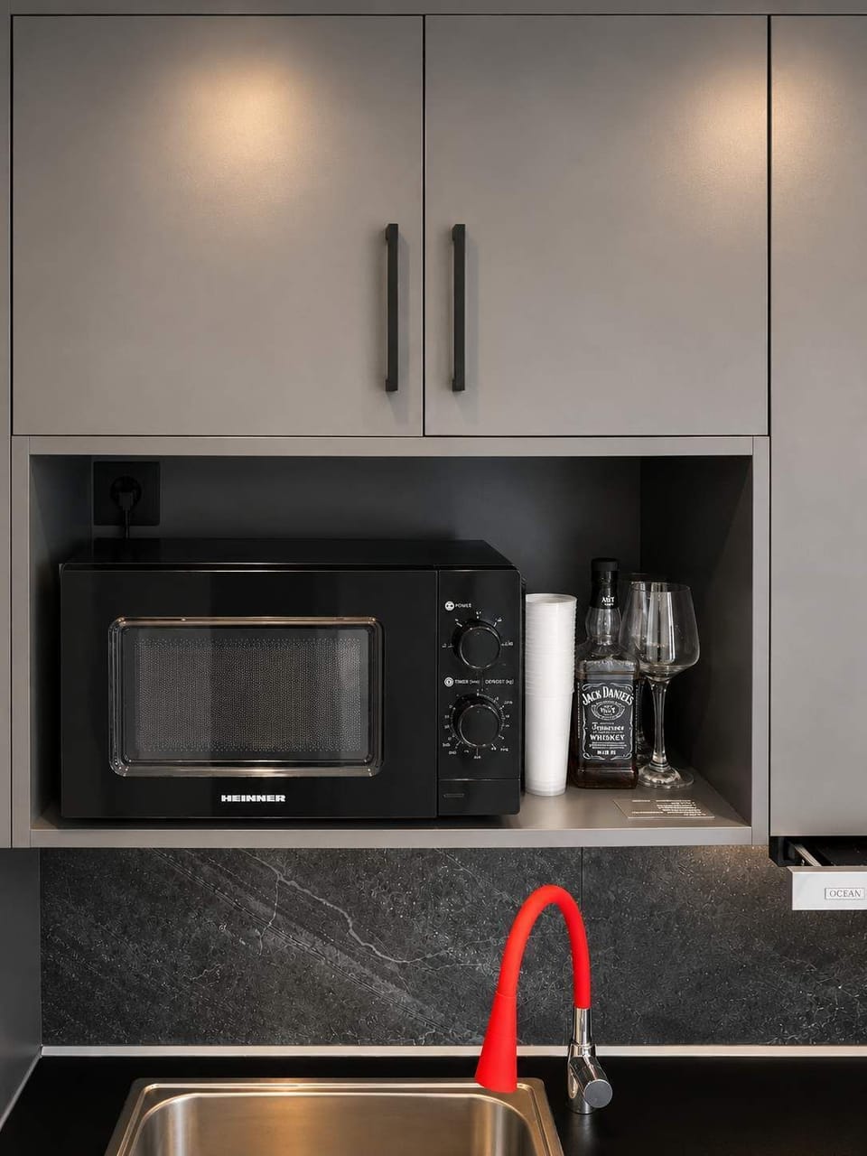Modern kitchen details with microwave, practical storage space, and everything needed for a comfortable stay.
