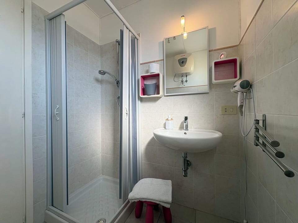 Autumn, Bathroom, Spring, Summer