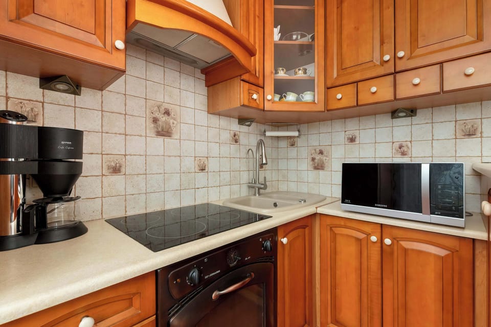 Classic kitchen with wooden cabinets and tiled backsplash