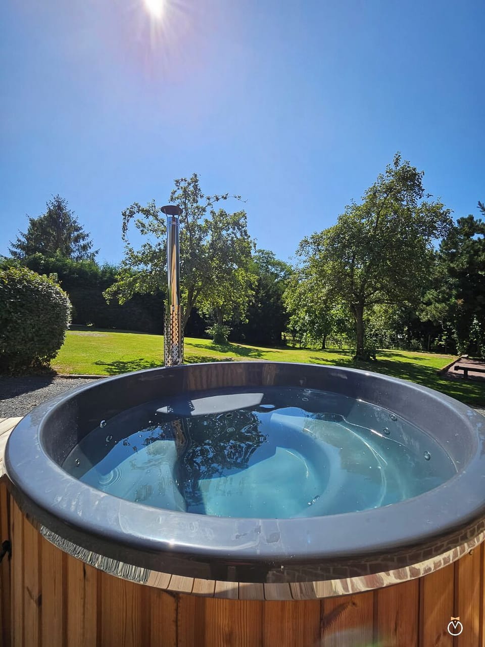 Outdoor spa tub