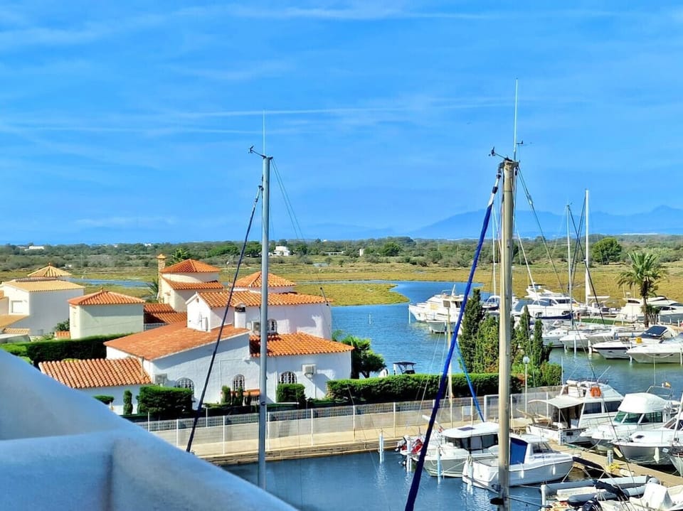 Vue de la terrasse sur la marina