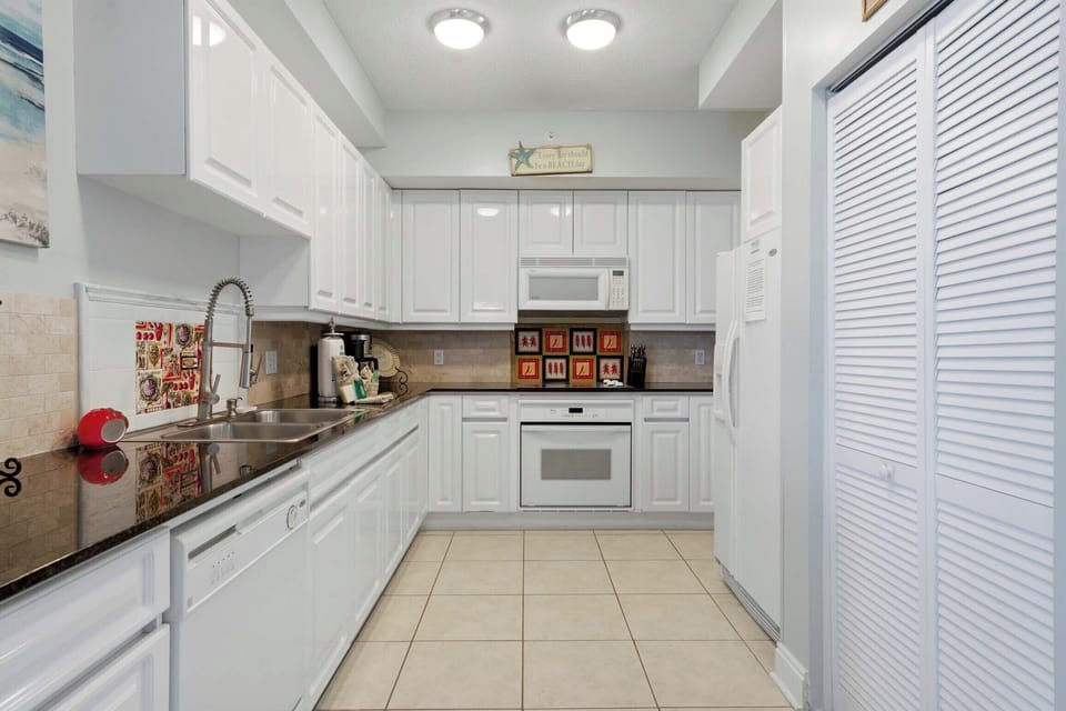 Full kitchen