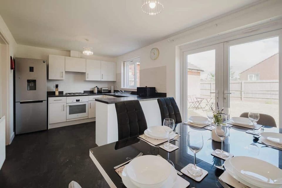 Dine in comfort at the table, with a bright and spacious setting overlooking the garden.