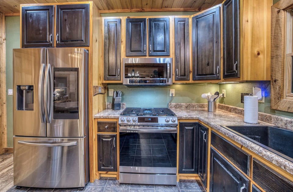 Fully equipped kitchen - stainless steel appliances