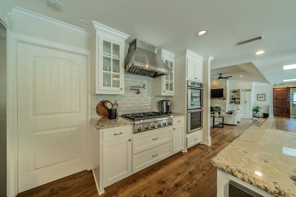 Professional gas range and oven for the home chef.
