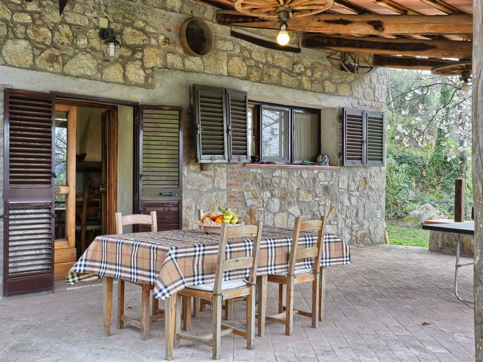 Table, Furniture, Window, Building, Wood, Plant, Interior Design, Door, Chair, Shade