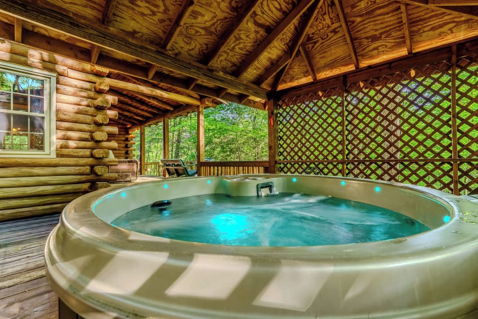 Indoor spa tub
