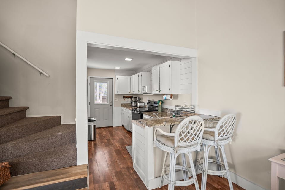 Comfortable open concept dining room into kitchen area