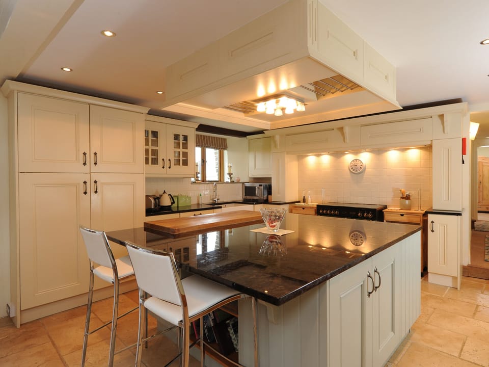 Spacious kitchen and dining area | Mole Hall, Torrington