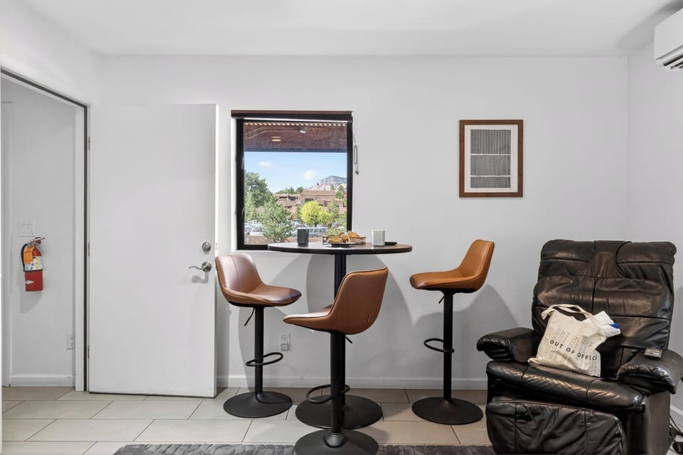 Enjoy casual meals or morning coffee at the stylish breakfast nook with scenic Sedona views just outside the window. (Red Rock Nook)