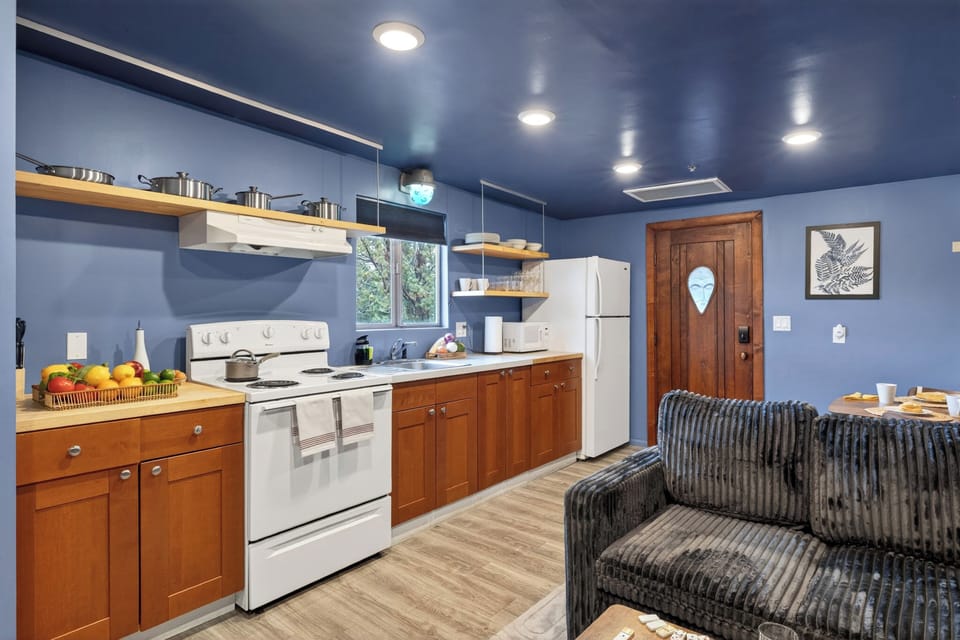 Whip up meals with ease in the full kitchenette featuring open shelving, cozy dining space, and everything you need for a comfortable stay. (Canyon Drift)