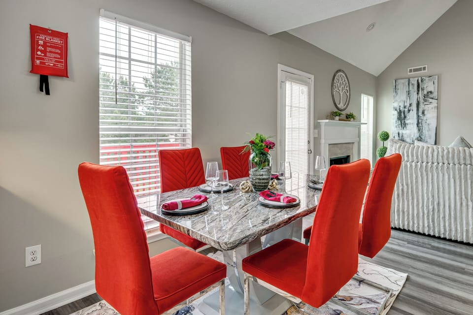 Dining Area | Dishes & Flatware Provided | 1st Floor