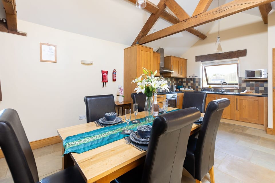 Bramble Barn Kitchen - StayCotswold