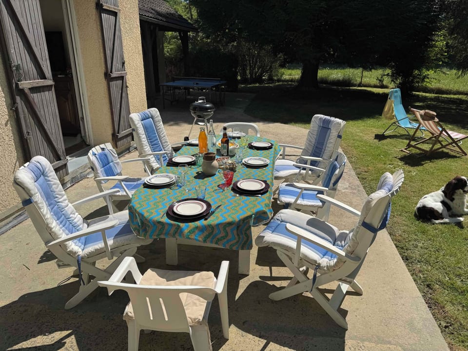 Outdoor dining