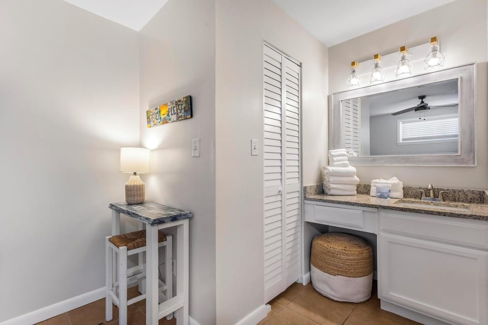 Vanity area in the bedroom