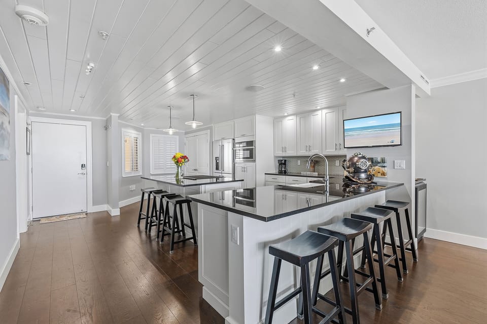 Bar + Island Seating for 7
