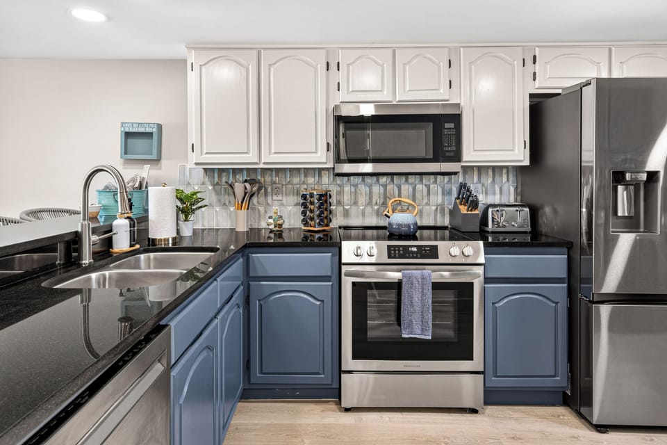Updated kitchen! New appliances! Fully stocked! 