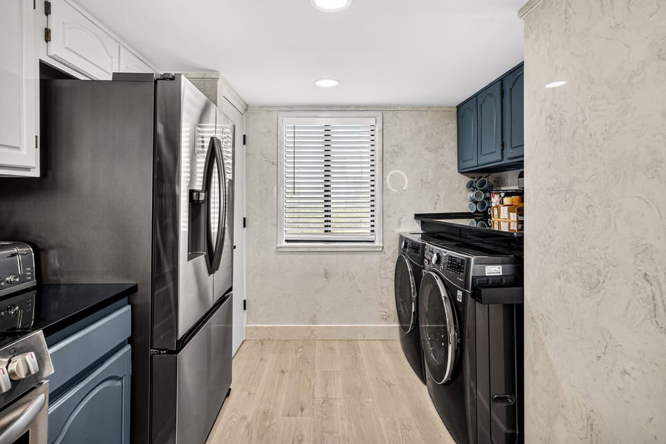 Full size washer and dryer-laundry pods provided