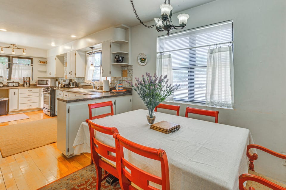 Kitchen & Dining Area