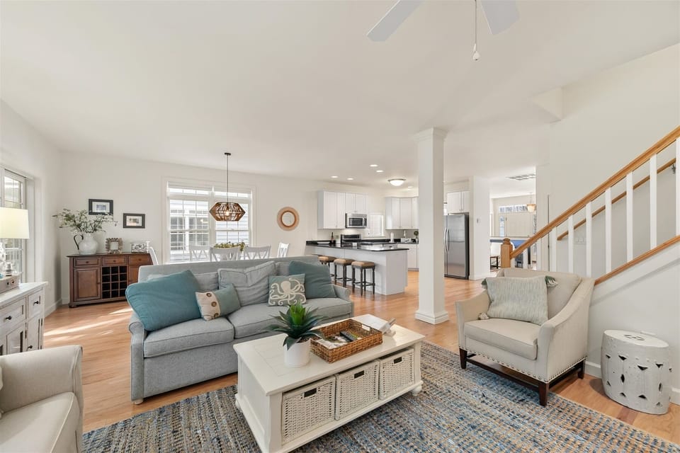Large open living and entertaining space