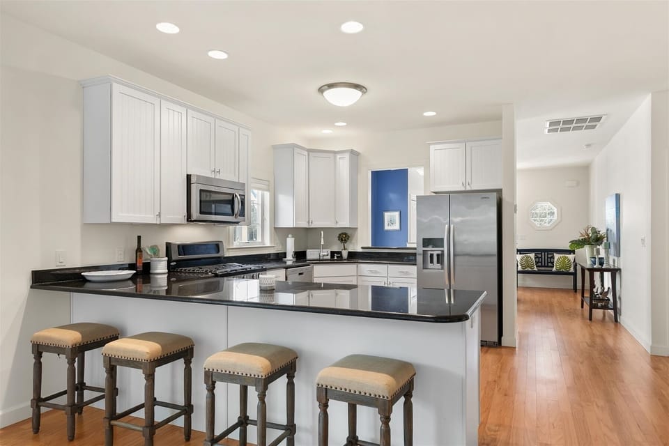 Spacious fully equipped open kitchen 