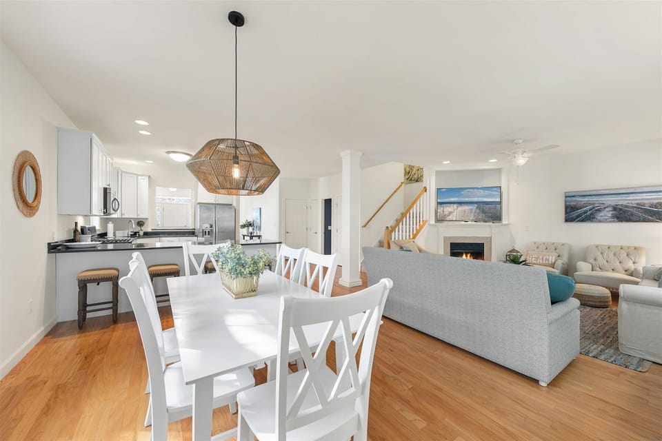 Dining table for 6 with additional chairs available for 8