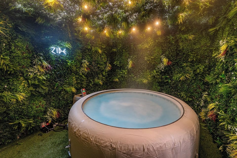 Indoor spa tub