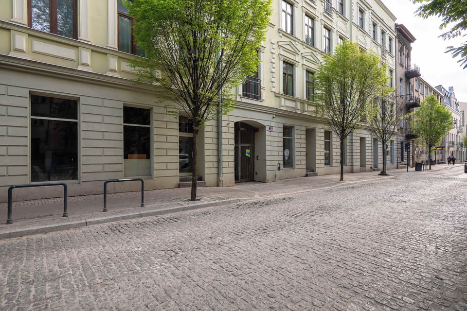 A charming cobblestone street surrounded by historic buildings. It reflects the character and atmosphere of the neighborhood.