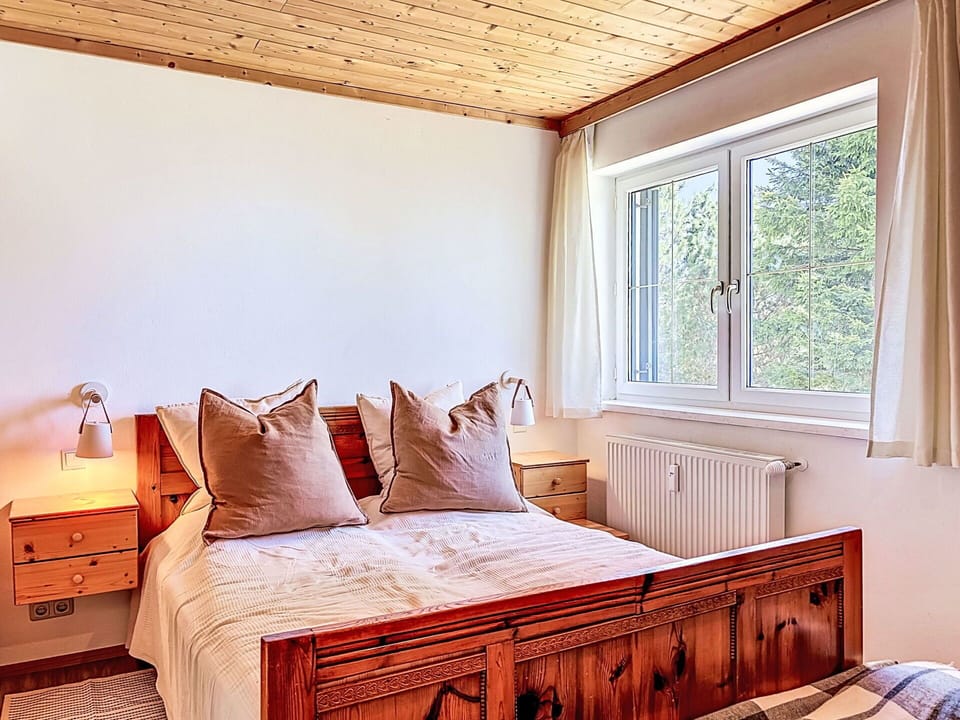 Bed, Furniture, Interior Design, Bedroom, Bedding, Bed Sheet, Wood, Room, Ceiling, Floor