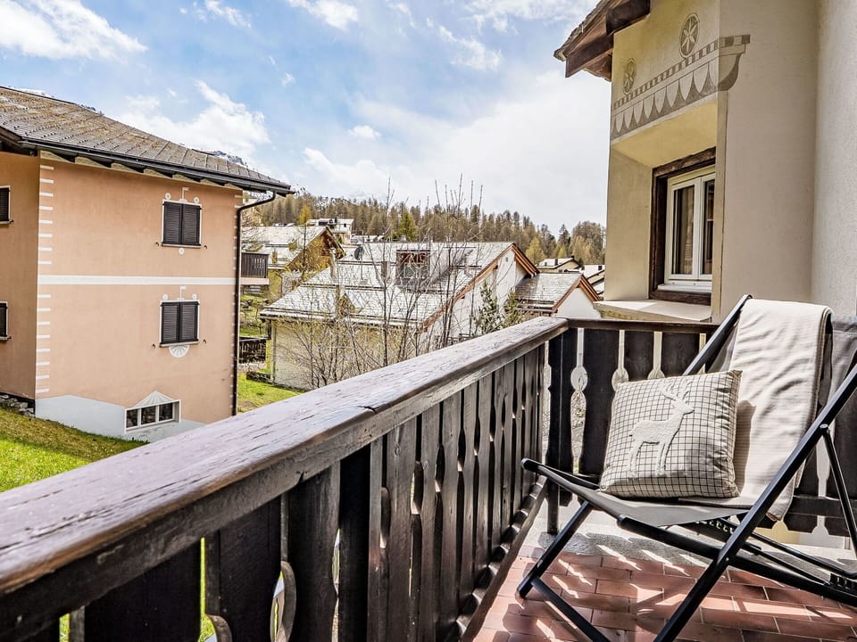 Home, Apartment, Balcony, Hardwood, Daylighting, Hotel, Villa