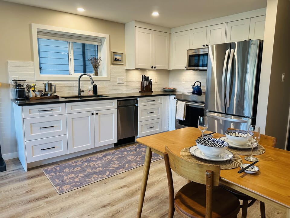 Full kitchen with an induction stove, microwave, dishwasher, cooking essentials
