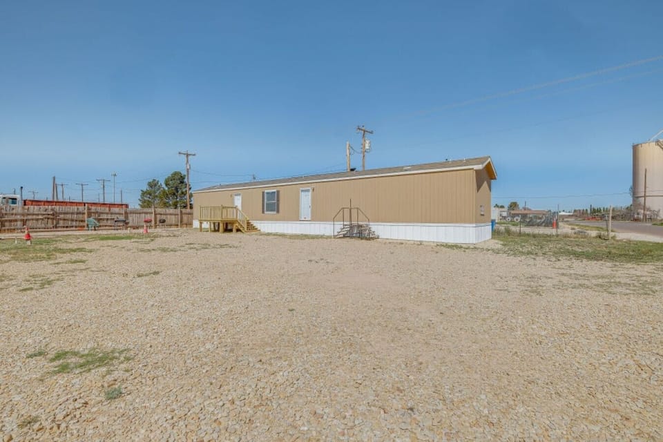 Exterior | Expansive Yard & Elevated Deck