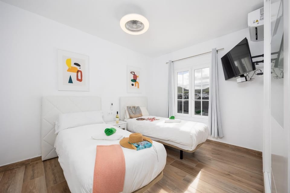 Twin bedroom with A/C