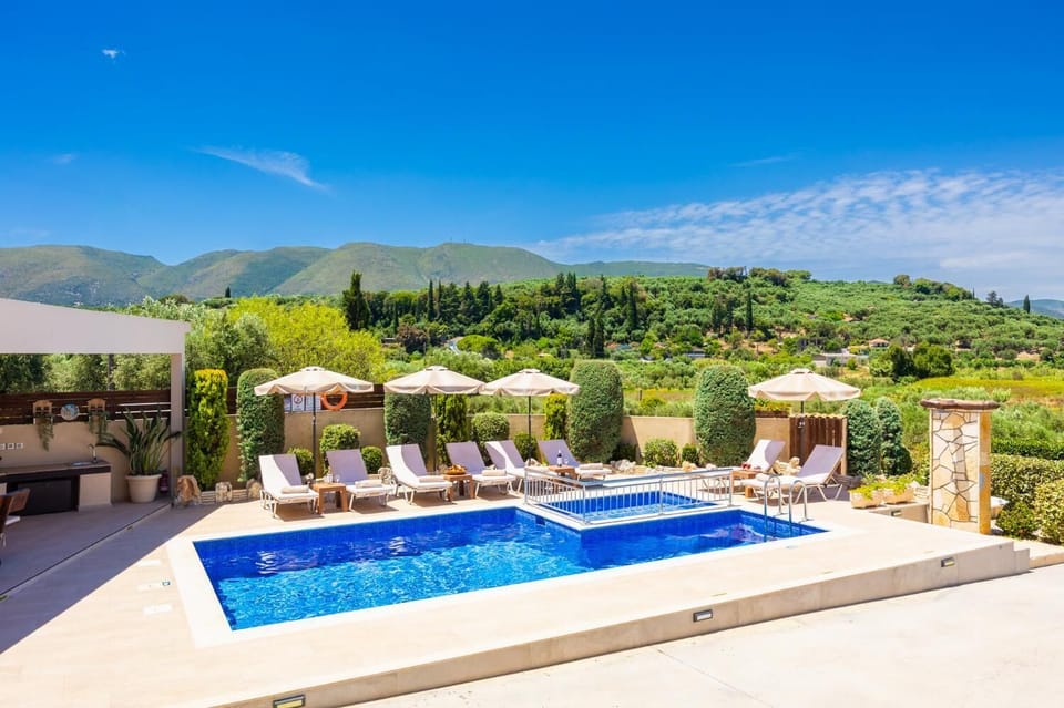 Private pool and terrace