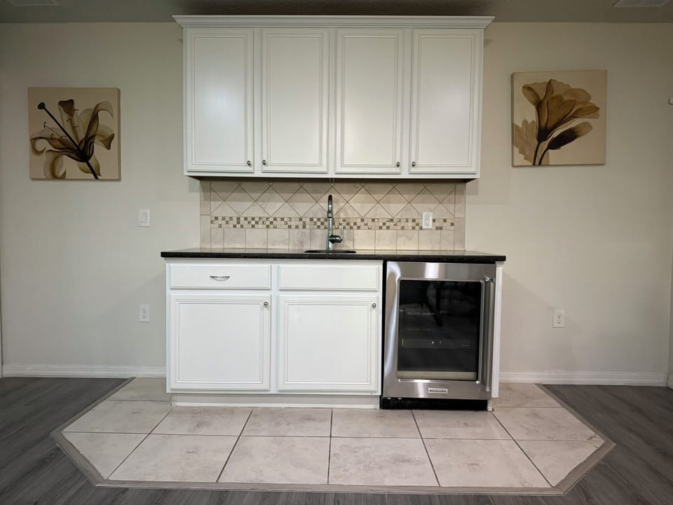 Second floor  - Kitchenette and mini bar