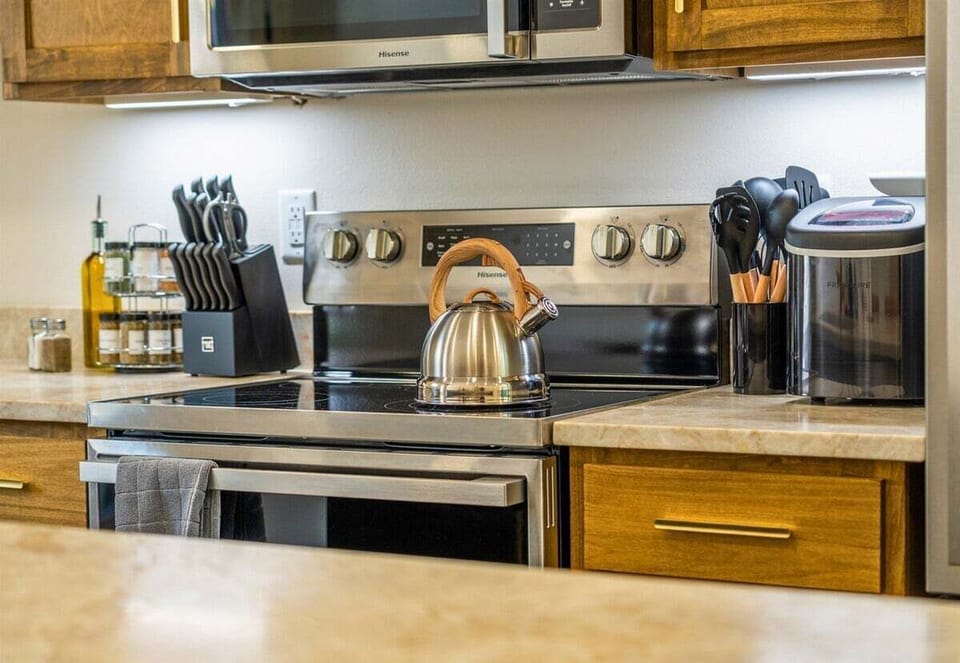 Everything you need to cook, brew, or warm up leftovers. The Ruth House kitchen has your back.