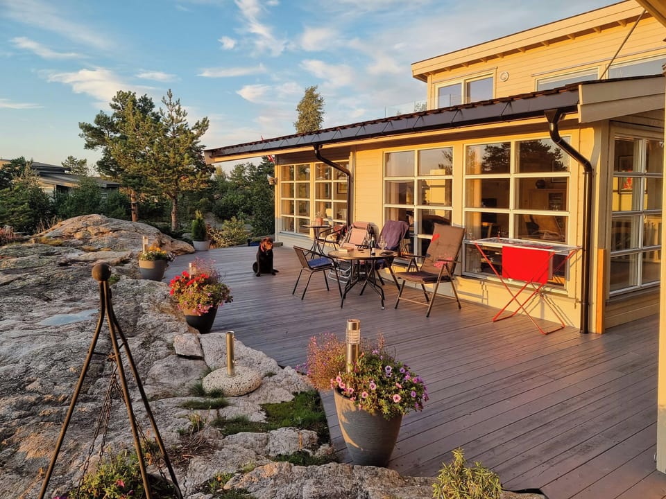 Outdoor dining
