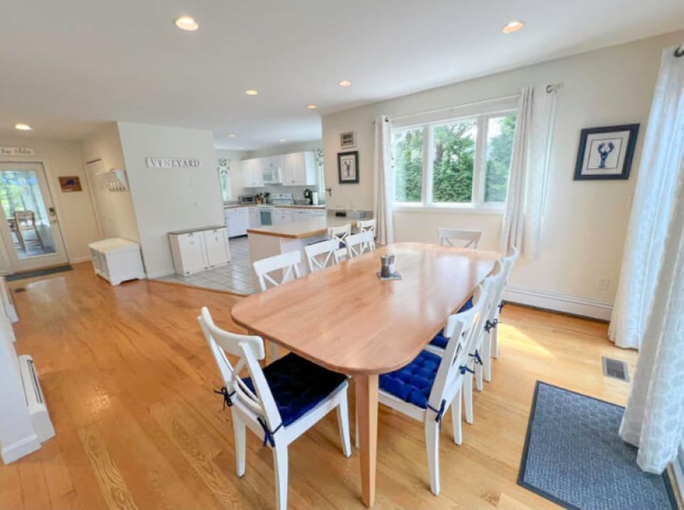 Dining room with seating for 10