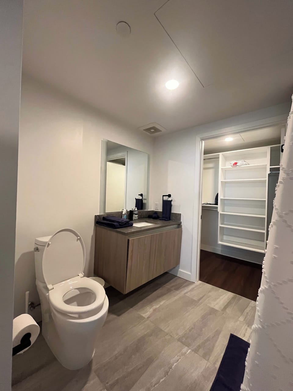 1BR Furnished Apartment Downtown w/ Parking Apartment in San Diego