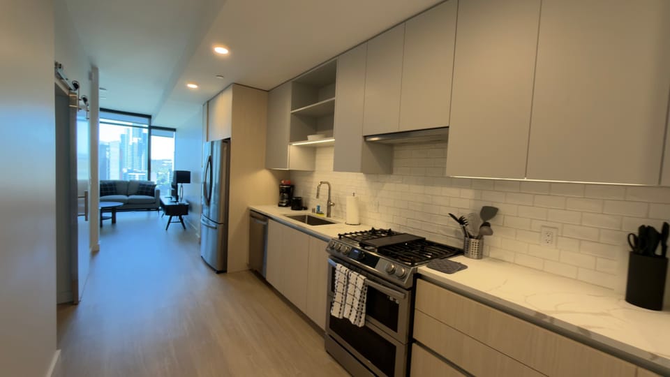 1BR in Downtown w/ Wi-Fi • Parking & Pool Apartment in San Diego