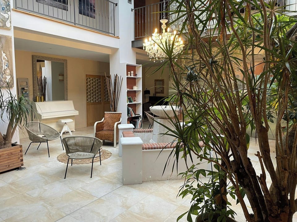 Indoor spa tub