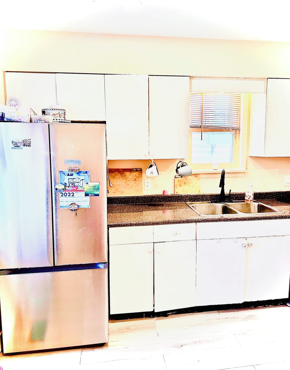 Full kitchen 