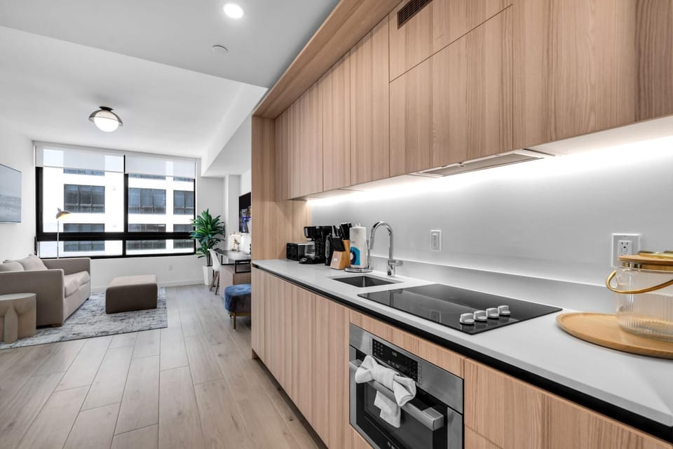 Brand-New Downtown Apartment Near Restaurants & Nightlife (9775)