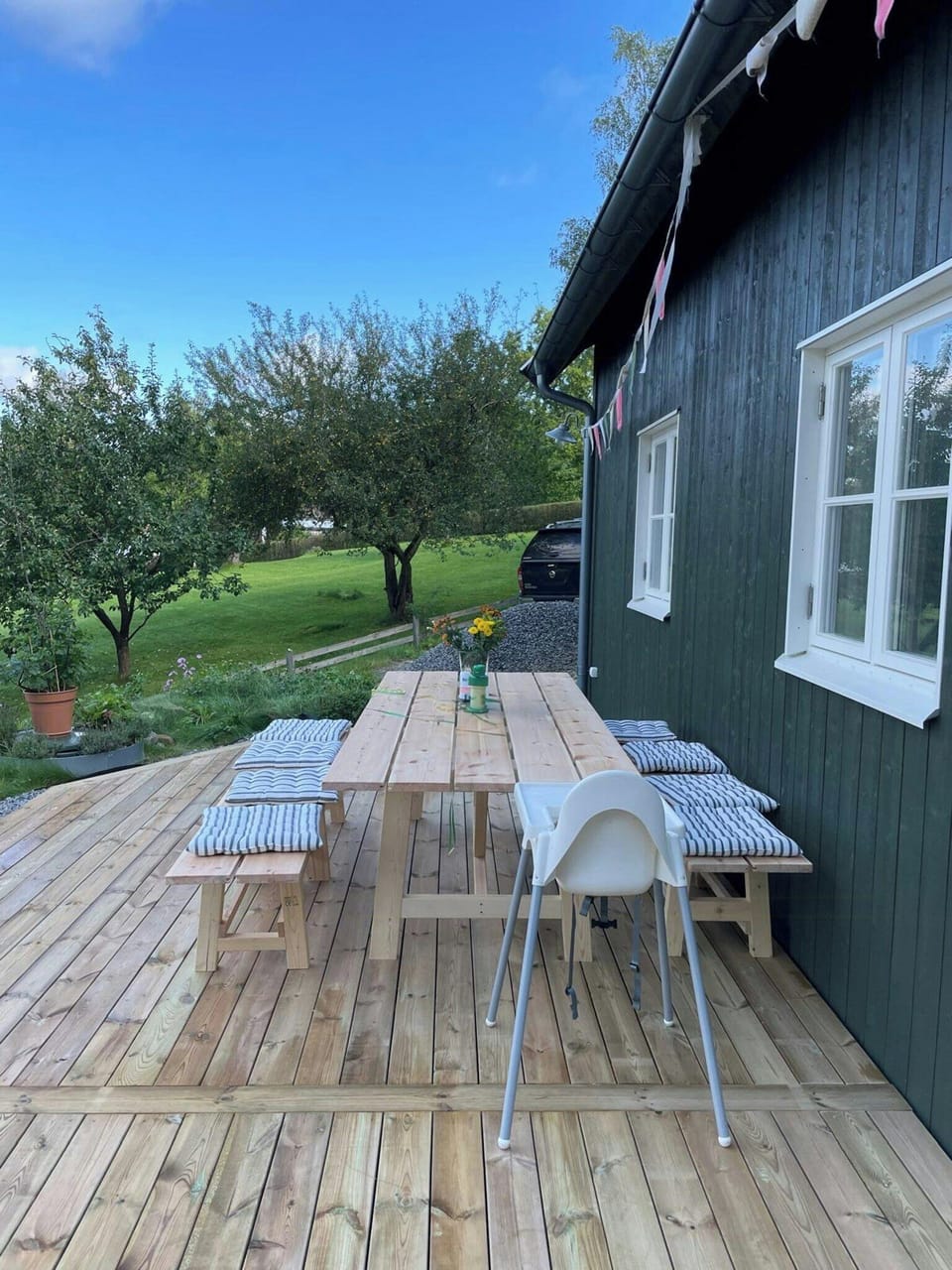 Outdoor dining