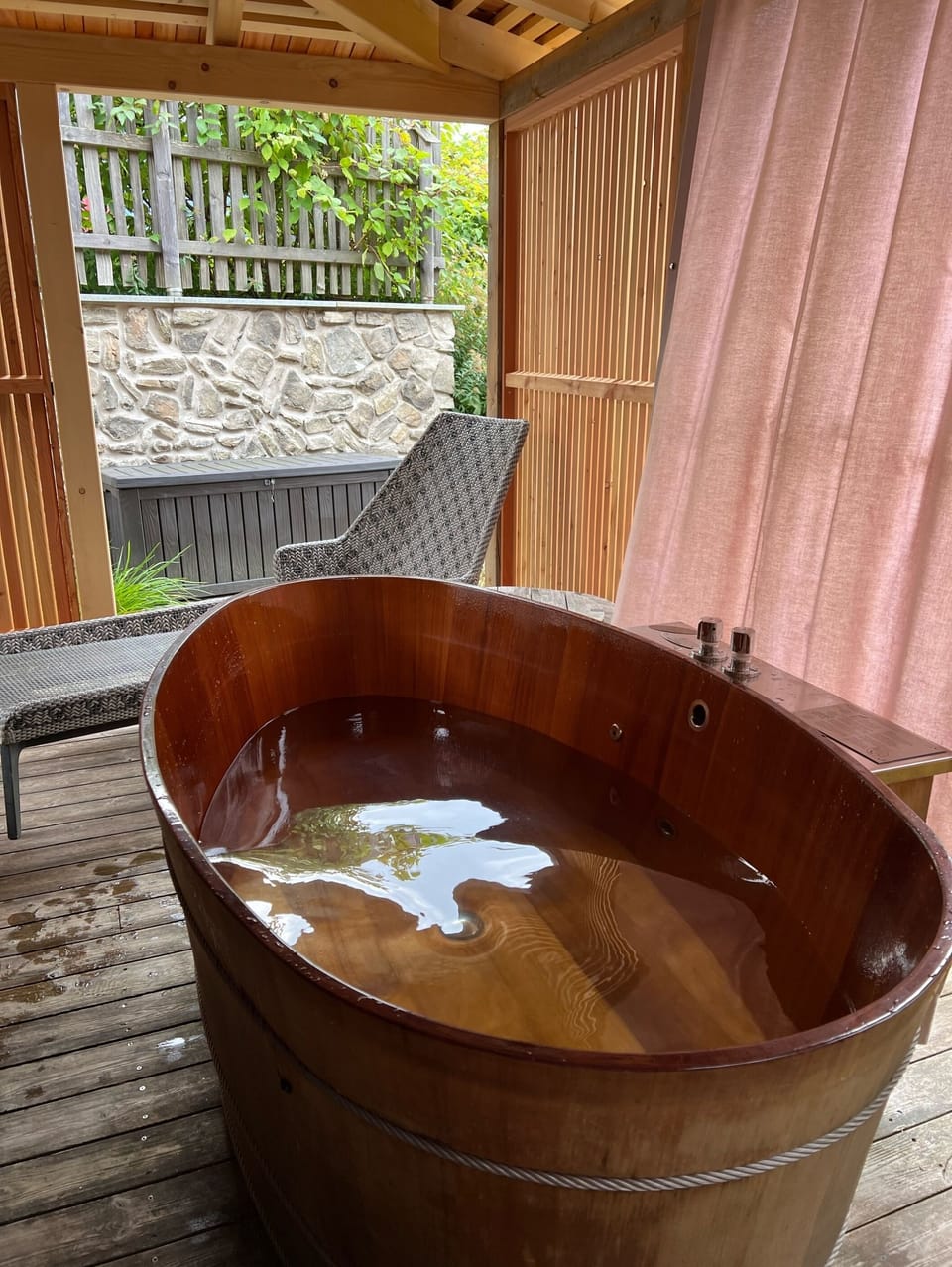 Outdoor spa tub