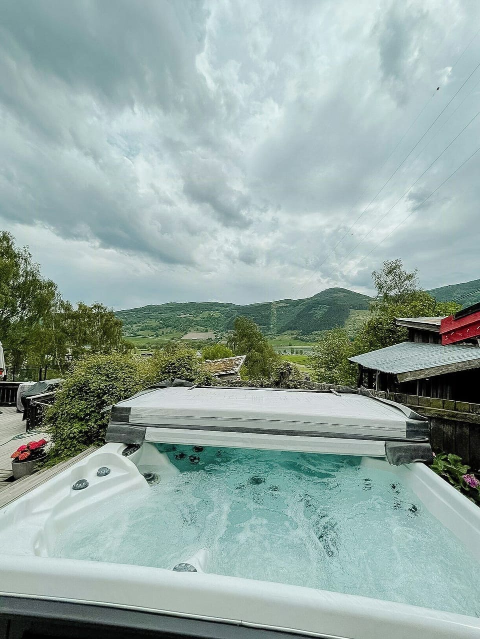 Outdoor spa tub